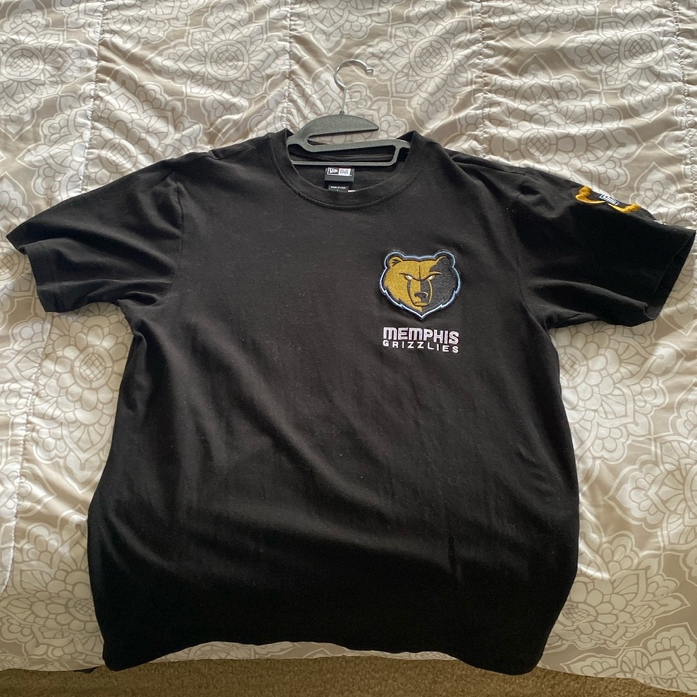 New Era Memphis Grizzlies t-shirt (NWOT)